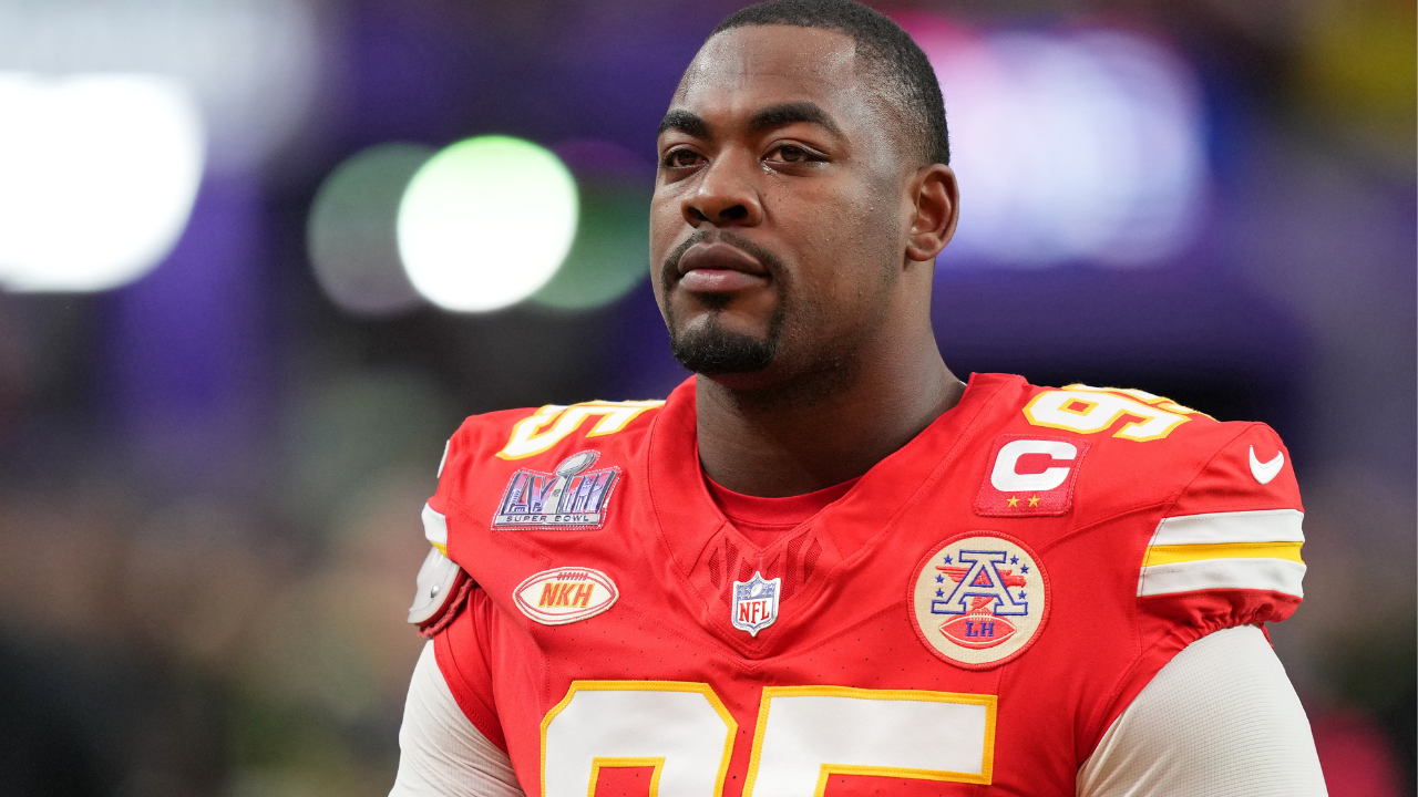 Chiefs Chris Jones Lashes Out At Those Who Gave His Owner An F Grade