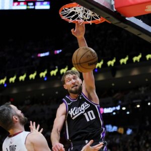 Kevin Love Shows Love to Domantas Sabonis for ‘Incredible’ Double-Double Streak