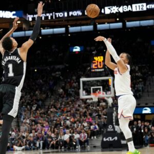 “Gonna Be One of the Greatest”: Jalen Brunson Showers Victor Wembanyama With ‘Epic’ Praise Following OT Battle