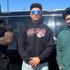 "We Need Patrick Mahomes to React to This Sh*t": Kansas City QB's Insanely Accurate Lookalike Fooled Many at Oak Park Mall