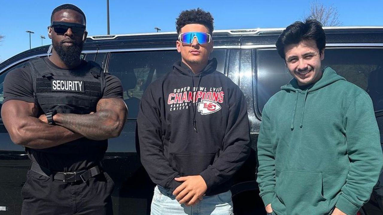 "We Need Patrick Mahomes to React to This Sh*t": Kansas City QB's Insanely Accurate Lookalike Fooled Many at Oak Park Mall