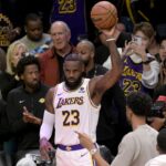 “1 of 1 Indeed”: Kevin Durant, Dwyane Wade Celebrate 'Historic' LeBron James Milestone