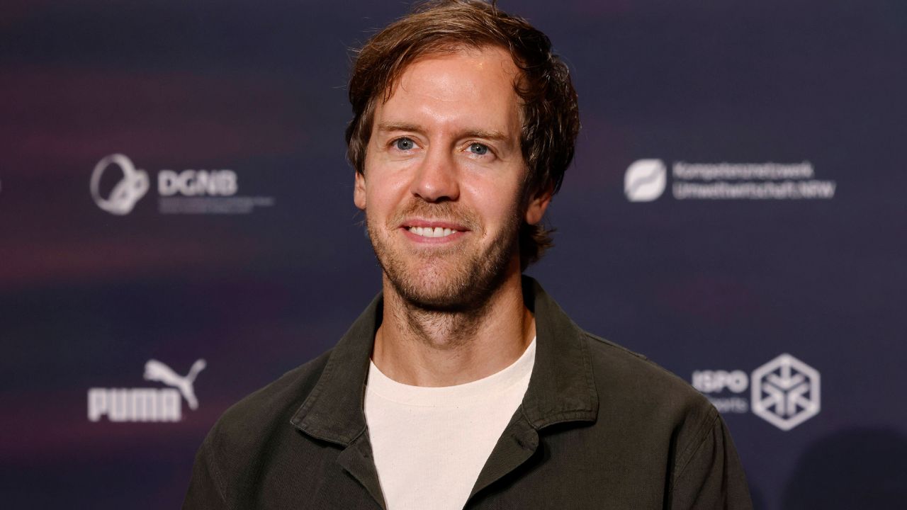 “There Will Come a Point When I Say Yes”: Sebastian Vettel Teases F1 Return Amid Lewis Hamilton’s Mercedes Departure