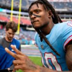 DeAndre Hopkins Shares Bizarre Reason Why He Wears 5XL Gloves