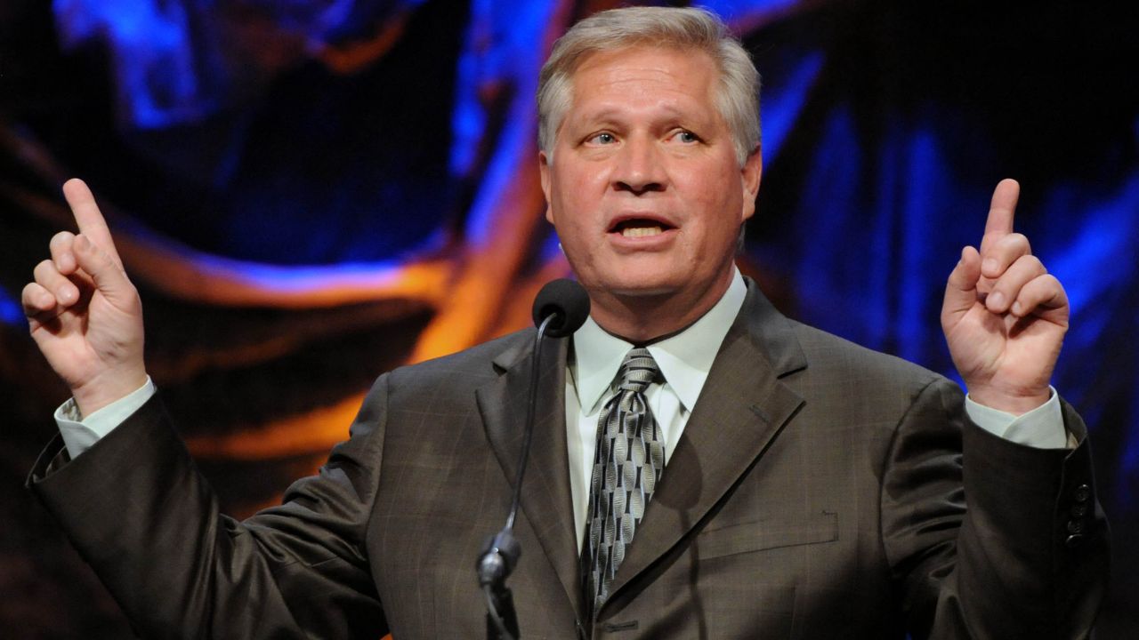 Russell Wilson, Peyton Manning, Steve Young, Among Other Football Vets, Mourn the Passing of a Cherished NFL Personality