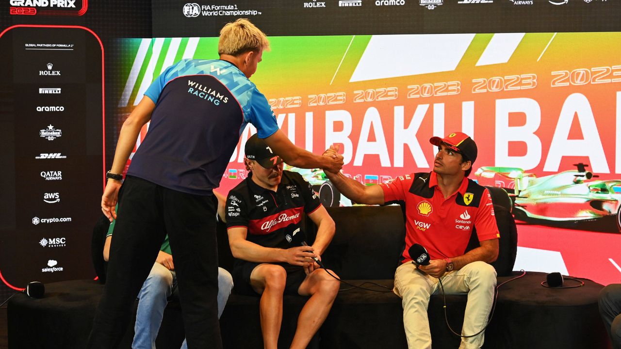 Well-Experienced Alex Albon Lends a Helping Hand to Carlos Sainz in Painful Hour of Need