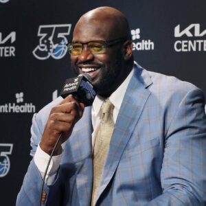 WATCH: Shaquille O'Neal 'Destroys' Restroom 5 Minutes After Foolishly Drinking Hot Tea With His Cereal On Inside The NBA