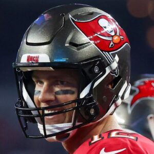 Tom Brady Once Let His Intrusive Thoughts Win & Tried Getting a High-Five From a Ref After Scoring a TD