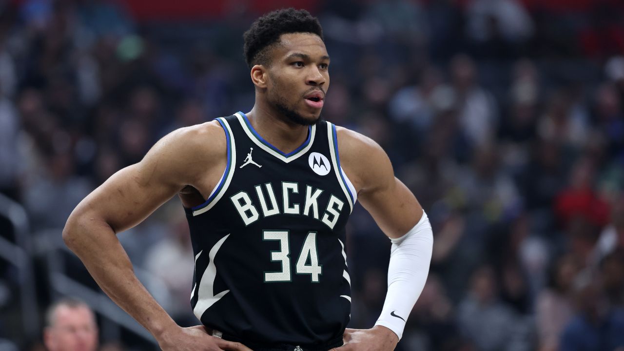 Giannis Antetokounmpo Injury Report: Bucks Star’s Status vs Kings Amidst Knee Concerns
