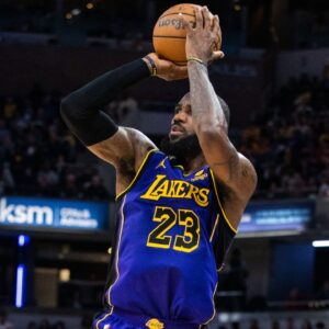 Reddit Fans React to LeBron James Being Just 59 Assists Away From a 40k-11k-11k Record