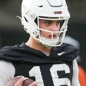 Heisman Trophy Winner Backs Texas’ Arch Manning After 2 Interceptions vs. ULM in the First Half: “Give Young Men Time”