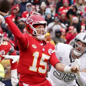 Raiders QB Admits to Maxx Crosby He Can't Be as Good as Patrick Mahomes: "It's Like Telling a Kid Go Watch LeBron James"