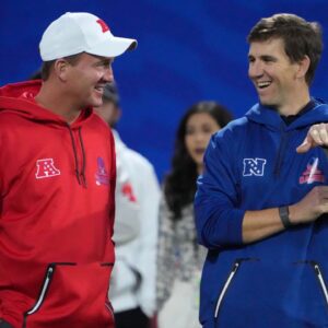 Eli Manning Roasts Peyton’s Poor Fashion Sense During Morgan Wallen Concert, Comparing Him to Travis Kelce and Patrick Mahomes