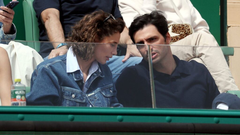 “Come on My WAG!”: Carlos Sainz’s Comment on Close Aide’s Post Could Make GF Rebecca Donaldson Jealous