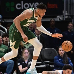 Amidst Horrid 3 Game Stretch, Giannis Antetokounmpo's Availability For Bucks-Knicks Proves To Be Worrisome For Milwaukee Fans