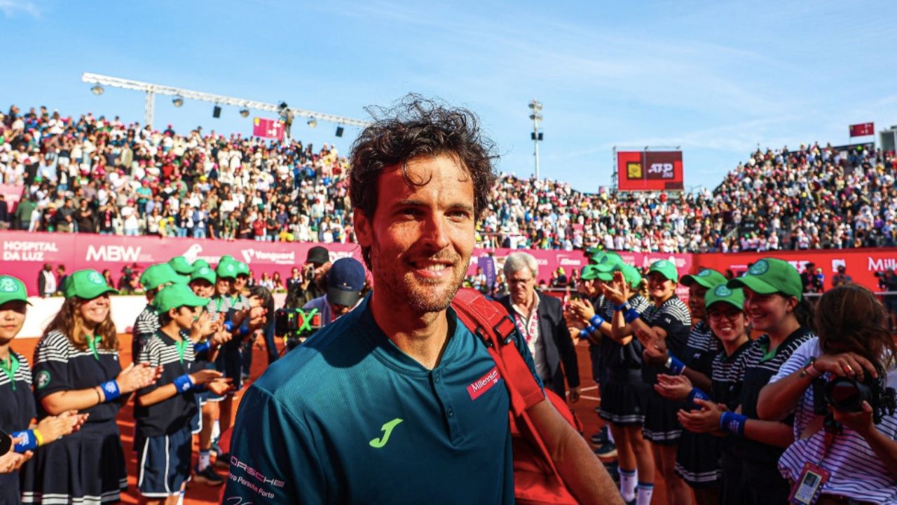 Estoril Open Broadcast Pans to Beach, Fans Have Hilarious Reaction