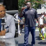 Shaquille O'Neal Hilariously 'Stealing' Kenny Smith's 3 Y/o Kid Led To Their Beef In The Early 2000s