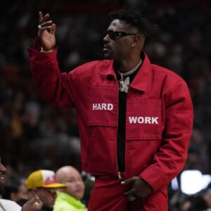 Antonio Brown Surprises Fans By Working Out With NFL QB