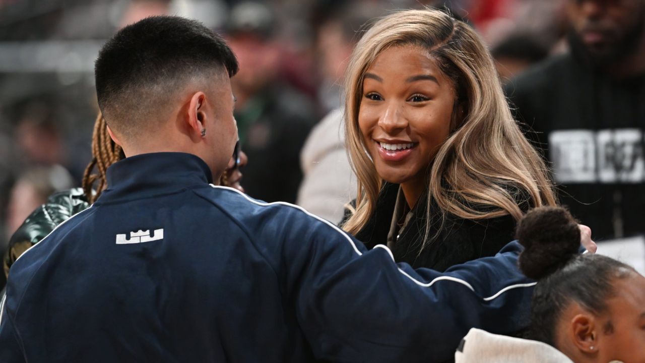 LeBron James' Wife Savannah Shows Off $1305 Outfit On Instagram Live