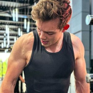 Fitness Influencer ‘Browney’ Tests Martyn Ford, Ronnie Coleman, and Other Bodybuilding Icons’ Grip Strength