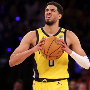 Down an 0–2 Hole, Tyrese Haliburton’s Inclusion in Injury Report Set to Worry Pacers Fans Ahead of Game 3 vs Knicks