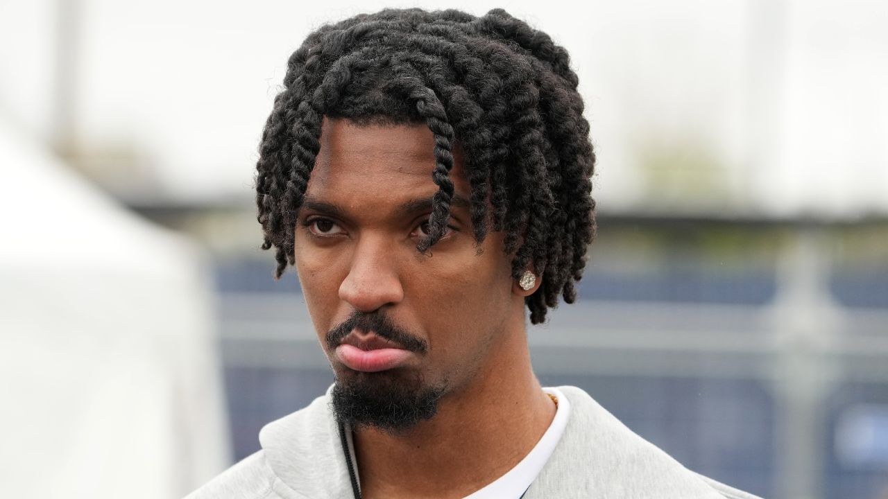 6′4″ Jayden Daniels Appears Small Standing Between Bryce Young and CJ Stroud