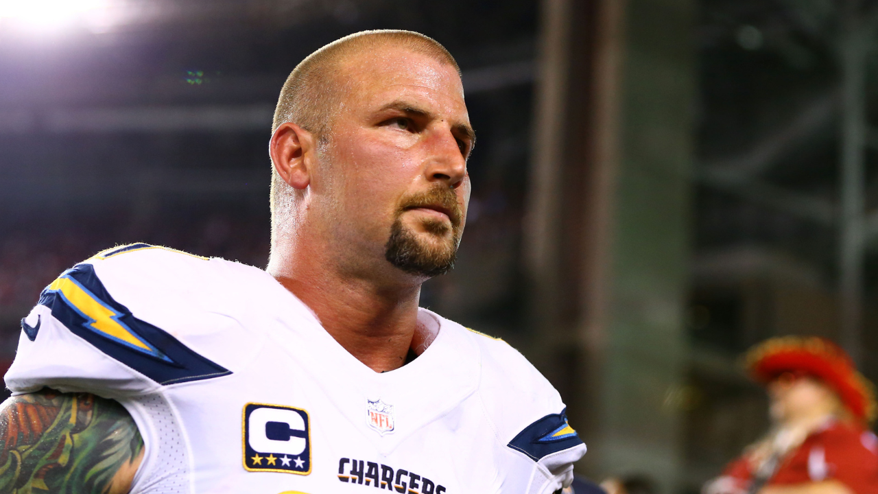 Chargers Assistant O-Line Coach “Felt Truly Heartbroken” After Finishing His Playing Career