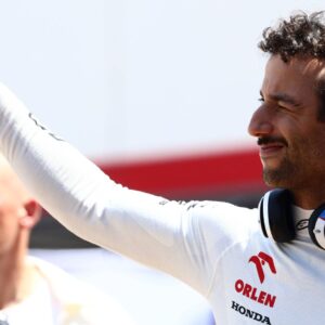 F1 Star Daniel Ricciardo Chants One Name in Islam Makhachev v Dustin Poirier UFC Face Off