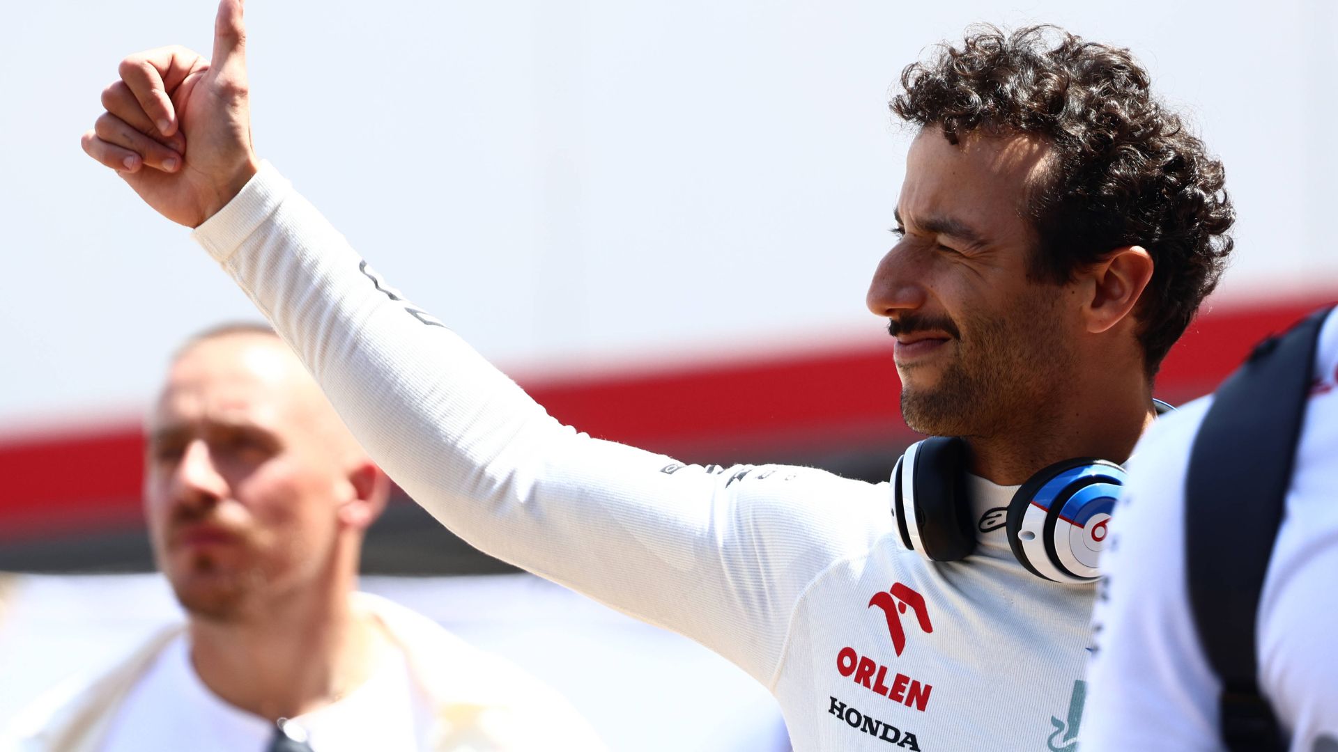 F1 Star Daniel Ricciardo Chants One Name in Islam Makhachev v Dustin Poirier UFC Face Off