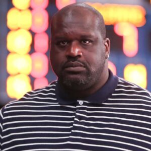 Shaquille O’Neal Shows Off Buying Shoes For a Random Child Whilst Lecturing Him