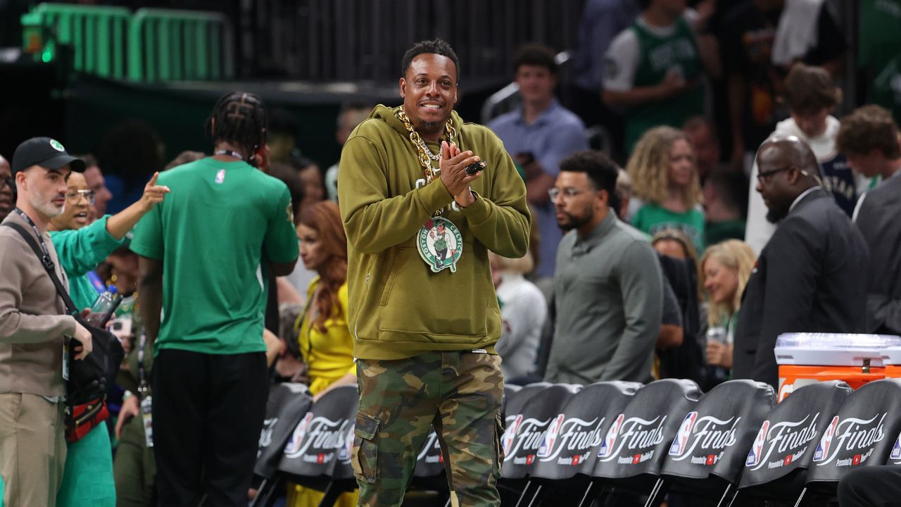 Paul Perce Brings Out a Broom to Troll Mavericks After 3rd Straight Loss