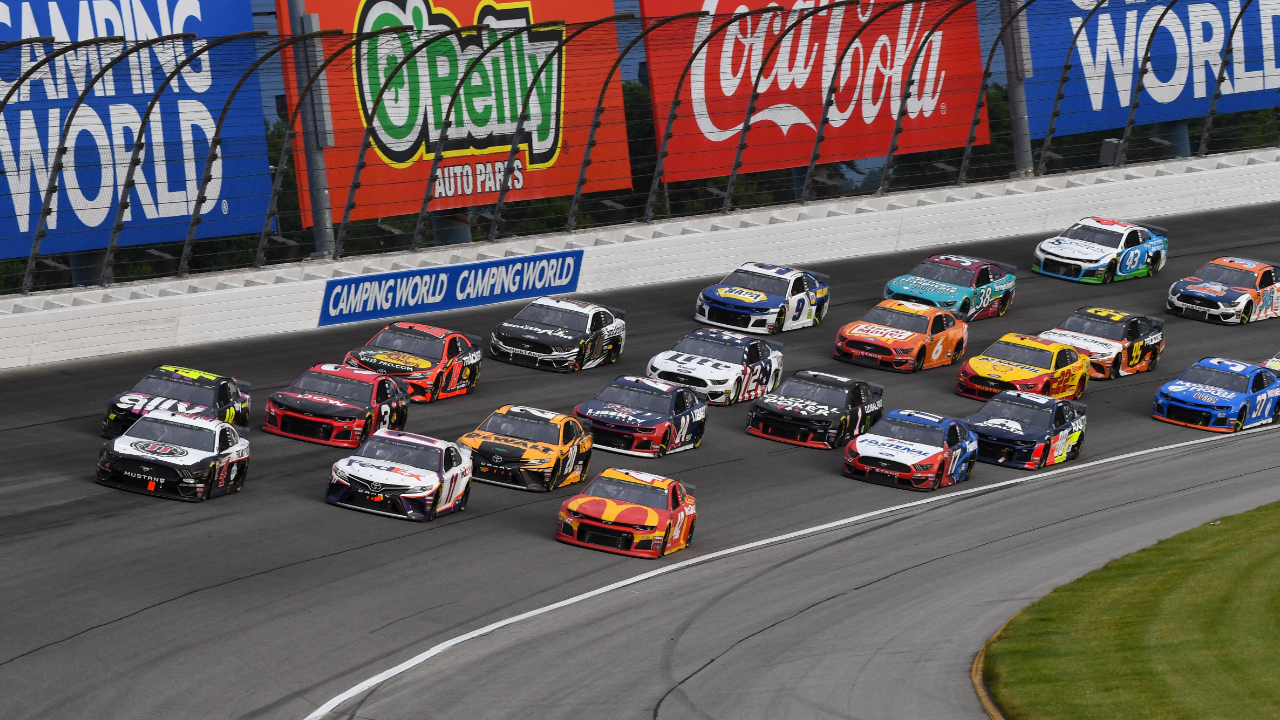 NASCAR Cup Series driver Kevin Harvick (4) leads the field during the Camping World 400 at Chicagoland Speedway.