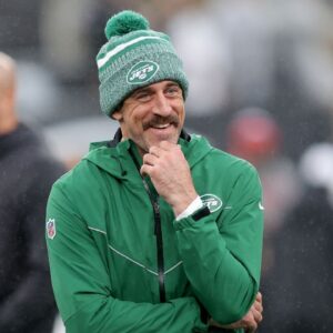 “Bluetooth Technology Disrupt Brain Frequencies”: Fans Go Gaga Over Aaron Rodgers’ Old Tech Choice Before MNF Showdown