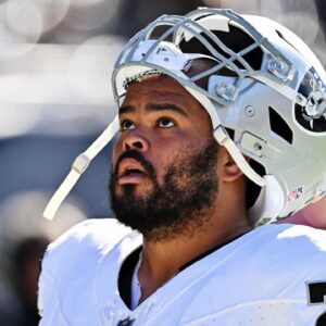 First Man Down During NFL Training Camp as Giants Guard Jermaine Eluemunor Leaves Practice