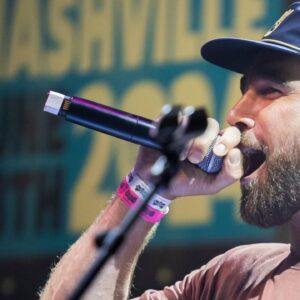 When Travis Kelce Asked the Sideline Assistant To Make a Special Dinner Request To Mom Donna Kelce During the Game