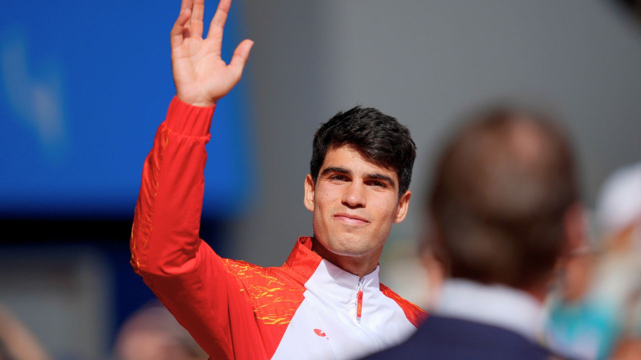 Patrick Mouratoglou Wrongly Compares Carlos Alcaraz to Novak Djokovic While Highlighting The Spaniard's Cramping Problems