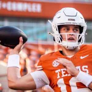 Texas Longhorns quarterback Arch Manning (16).