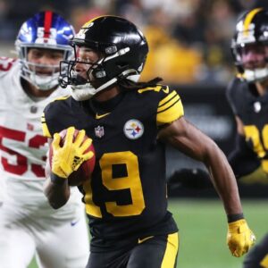 Pittsburgh Steelers wide receiver Calvin Austin III (19) scores a touchdown on a seventy-five yard punt return against the New York Giants during the third quarter at Acrisure Stadium.