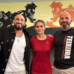 Aline Pereira (third from left)