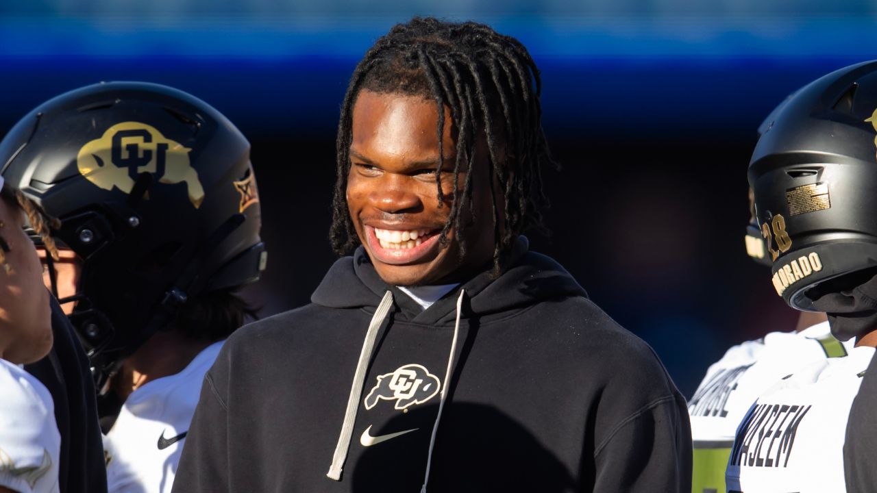 Colorado Buffalos wide receiver/cornerback Travis Hunter (12) against the Arizona Wildcats at Arizona Stadium.