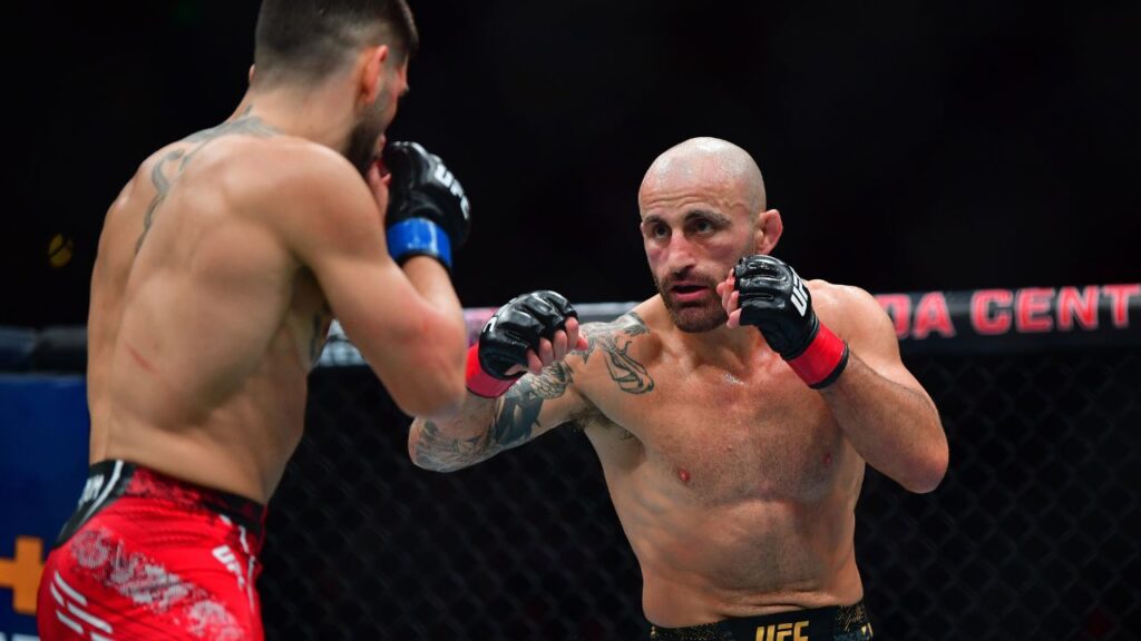 Alexander Volkanovski fights against Ilia Topuria during UFC 298 at Honda Center.