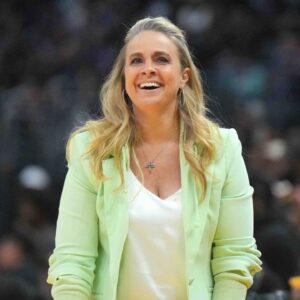 Aces HC Becky Hammon Likens Liberty To 2013–14 Spurs, Praises New York Team For Their Focus