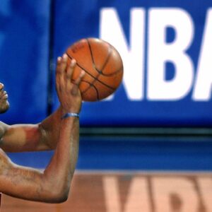 18 Y/O LeBron James Felt "No Pressure", Refused to Value Personal Glory Above Team's Success