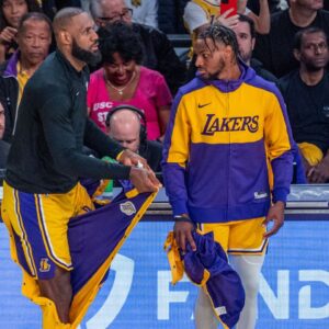 LeBron James 23 and Bronny James 9 ready to play against the Minnesota Timberwolves during an NBA, Basketball Herren, USA basketball game at Crypto.com Arena on Tuesday, Oct. 22, 2024 in Los Angeles. Los Angeles USA - ZUMAc68_ 20241022_zaf_c68_032 Copyright: xRingoxChiux