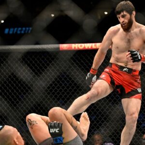 Magomed Ankalaev (red gloves) fights Anthony Smith (blue gloves) in a light heavyweight bout during UFC 277 at the American Airlines Center