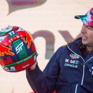 Sergio Perez press conference, PK, Pressekonferenz Mexico GP 2022 Sergio Perez from Mexico and Oracle Red Bull Racing shows his helmet during a press conference ahead of Mexico F1 Grand Prix at Soumaya Museum