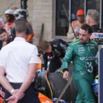 Fernando Alonso (ESP), Aston Martin Aramco Cognizant Formula One Team diskutiert mit Liam Lawson (NZL)