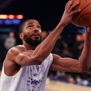 New York Knicks forward Mikal Bridges (25) warms up before the game against the Minnesota Timberwolves at Madison Square Garden.