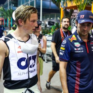 40 Liam Lawson (NZL, Scuderia AlphaTauri), 11 Sergio Perez (MEX, Oracle Red Bull Racing)