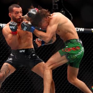 Dan Ige (red gloves) fights Diego Lopes (blue gloves) during UFC 303 at T-Mobile Arena. Mandatory
